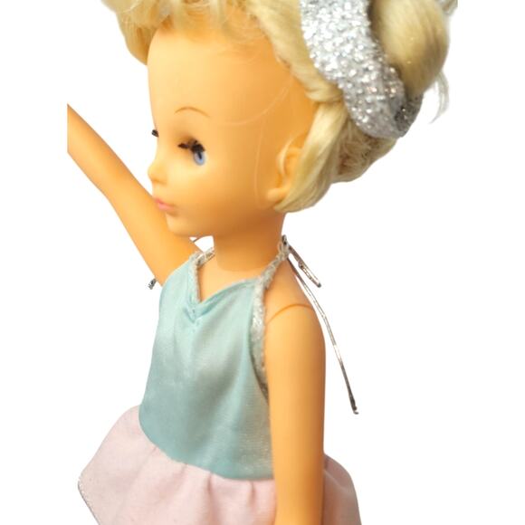 14" Vintage Playmates Skating Doll With Delicate Hands - Picture 5 of 10